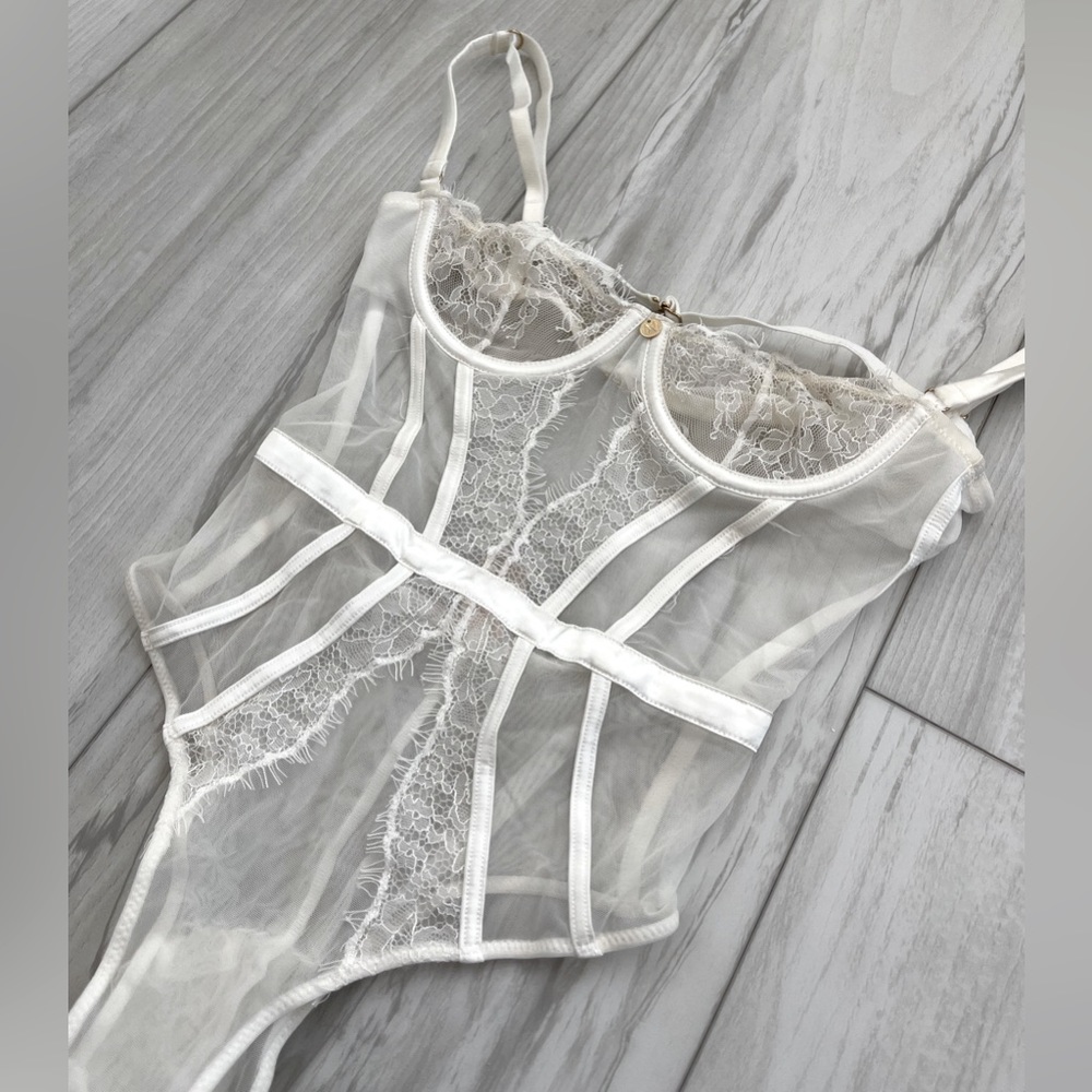 MESHKI Vanessa Mesh Lace Bodysuit Ivory size XS